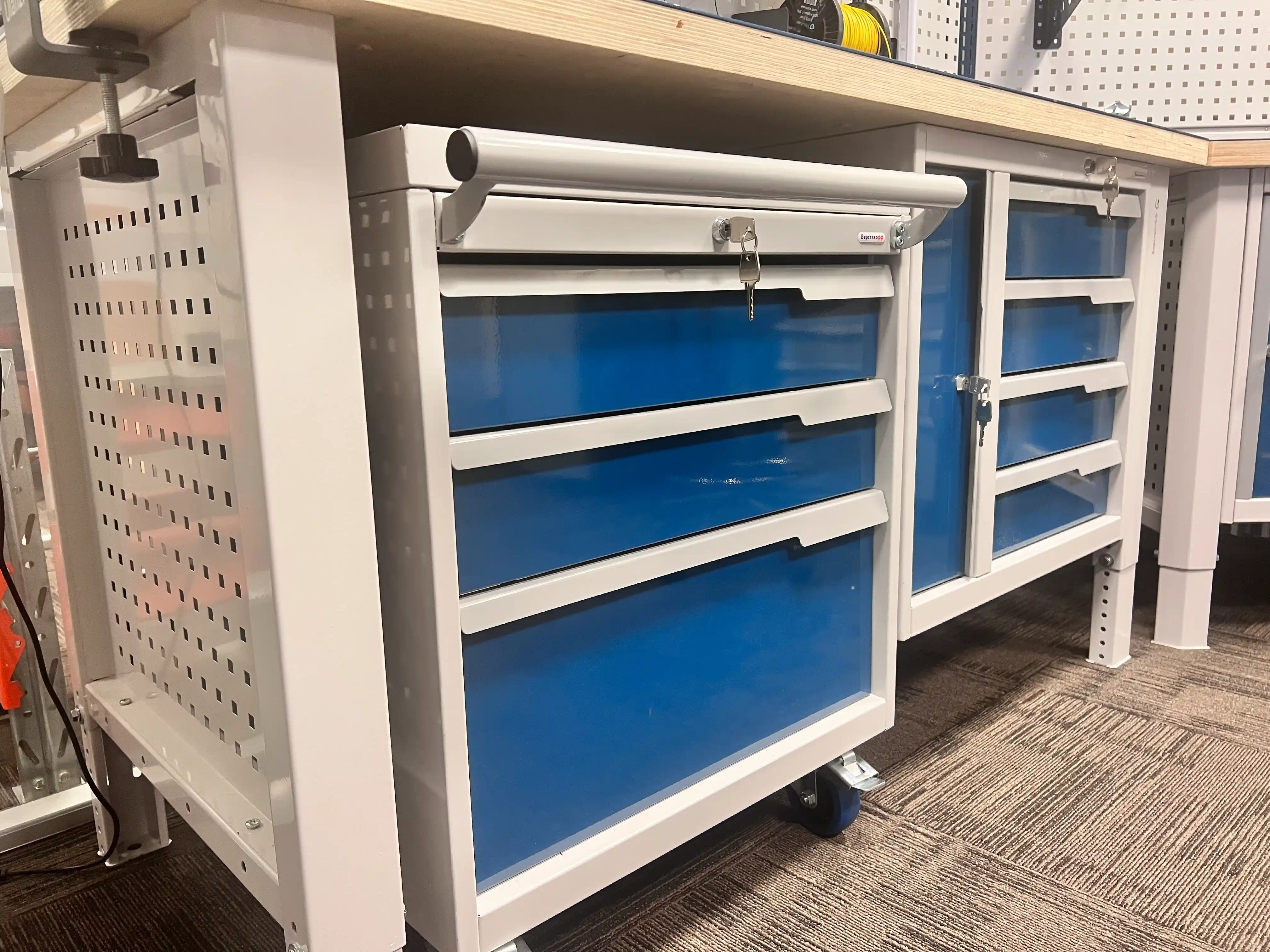 CTR 1602.L26.5-2F Верстак слесарный 2165x1593x743 мм